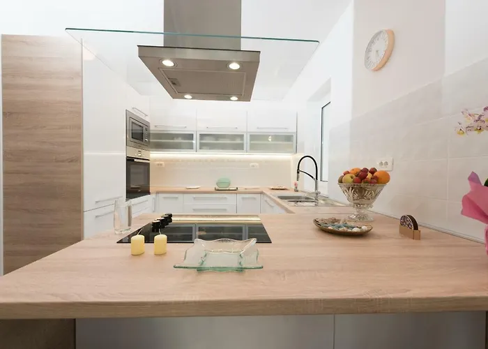 Willa Lorenzo Lovran